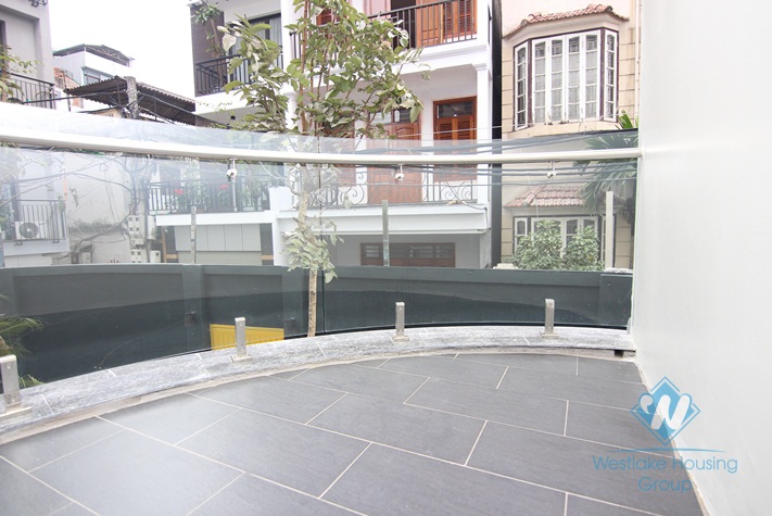 02 floor apartment with swimming for rent in Xuan dieu st, Tay Ho district 